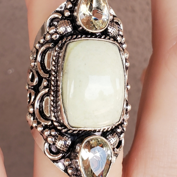 New Lemon Chrysoprase and White Topaz 925 Silver Statement Ring. - Picture 5 of 11